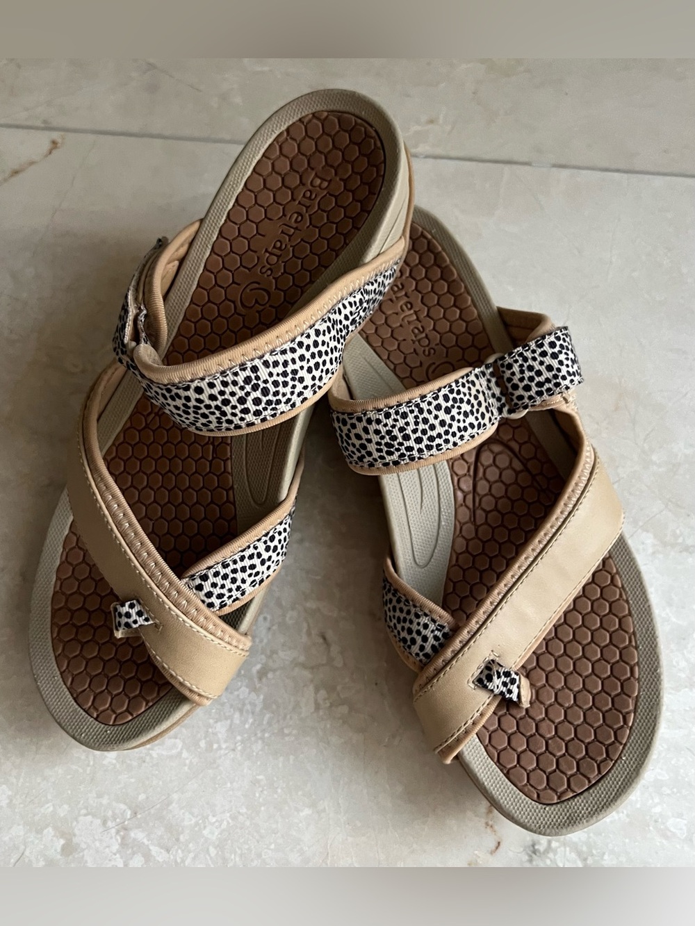 BARETRAPS TAN BEIGE CHEETAH COMFORT ADJUSTABLE STRAP SANDALS 7.5